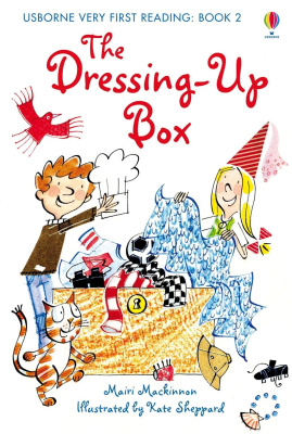 The Dressing-Up Box (Usborne Very First Reading)